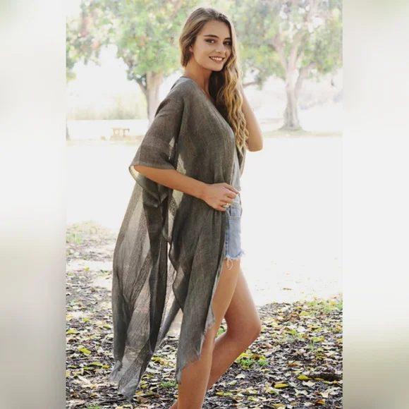 3/$30 Light Weight Kimono - Picture 2 of 4